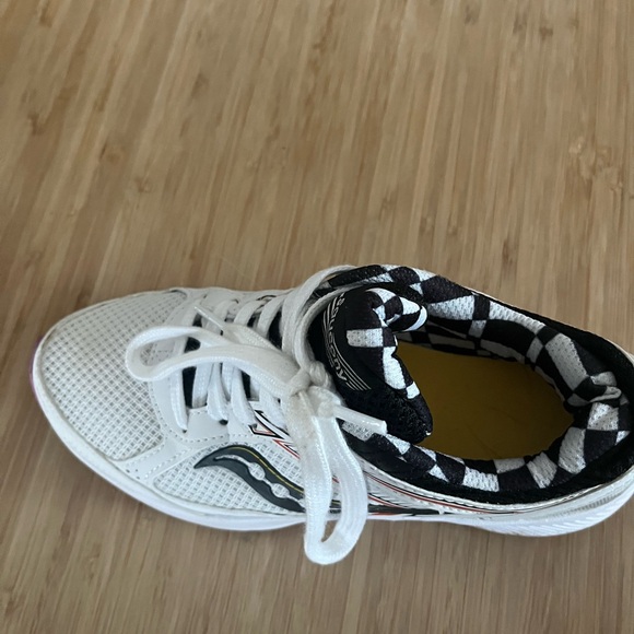 Saucony sneakers - Picture 2 of 3